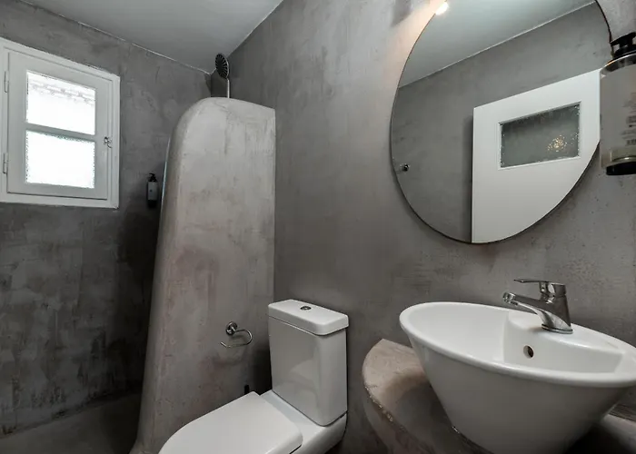 Maistros Village Santorini 5 Star Karterados (Santorini)