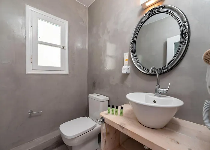 Maistros Village Santorini 5 Star Karterados (Santorini)