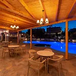 Maistros Village Santorini 5 Star Gasthuis Karterados (Santorini)
