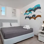 Gasthuis Maistros Village Santorini 5 Star Karterados (Santorini)