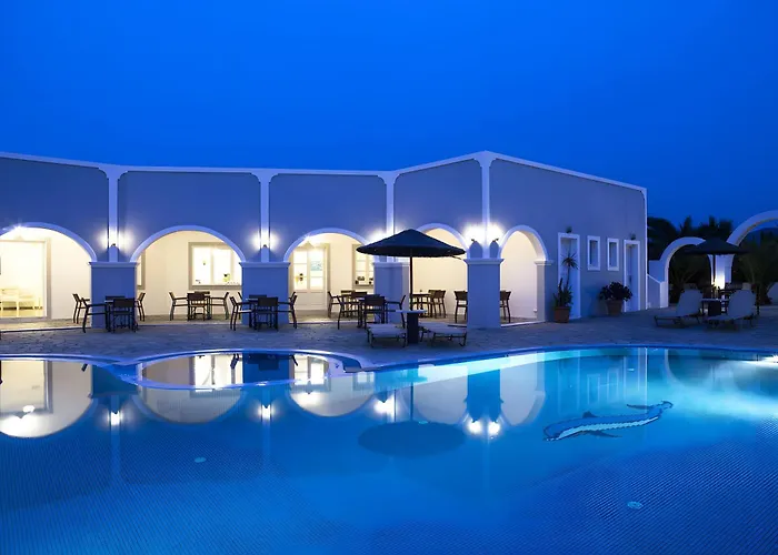 Maistros Village Santorini 5 Star 게스트하우스 3*